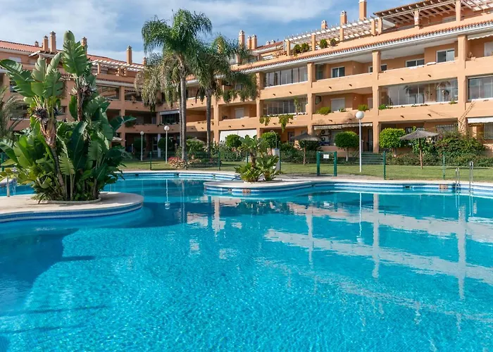 Beachside Paradise: Stylish 3Br Apt Near The Beach