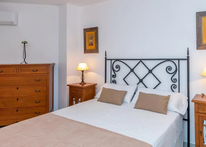 Beachside Paradise: Stylish 3Br Apt Near The Beach