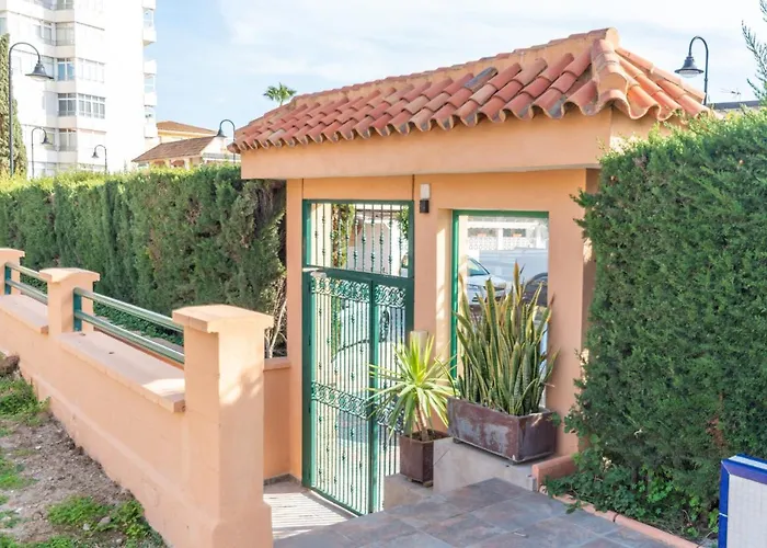 Beachside Paradise: Stylish 3Br Apt Near The Beach